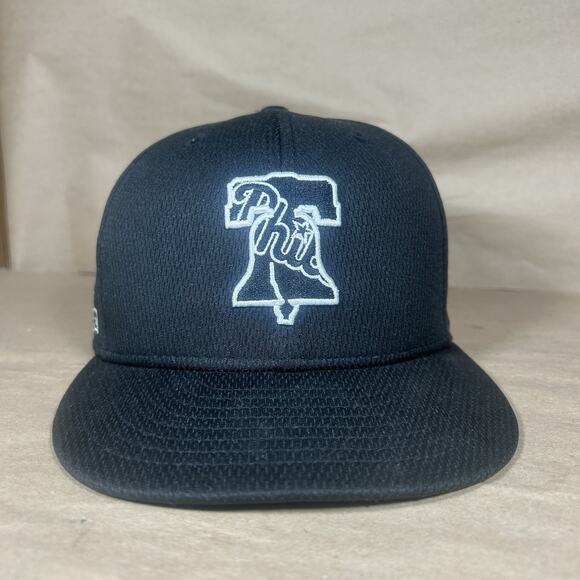 New Era 59 FIFTY 7 3/8 MLB Philadelphia Phillies Black Liberty Bell Fitted Hat - Picture 1 of 12